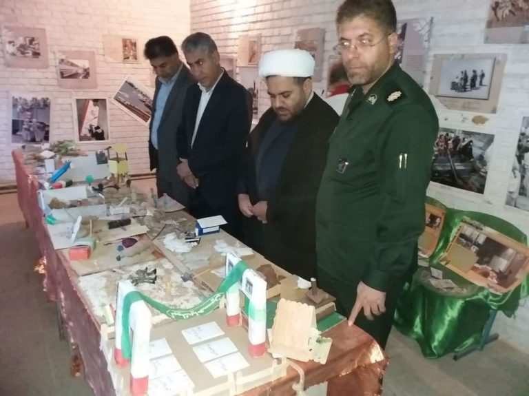 برپایی نمایشگاه عکس و کتاب شهیدالقدس در دالاهو