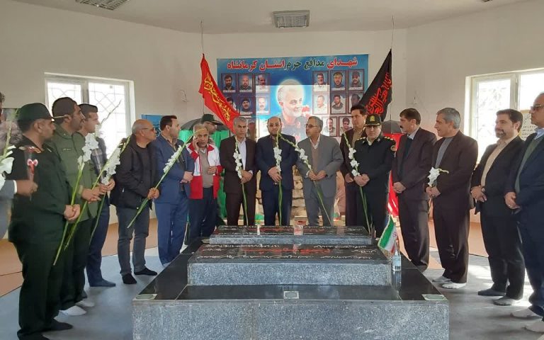 مزار شهدای گمنام دالاهو گلباران شد.