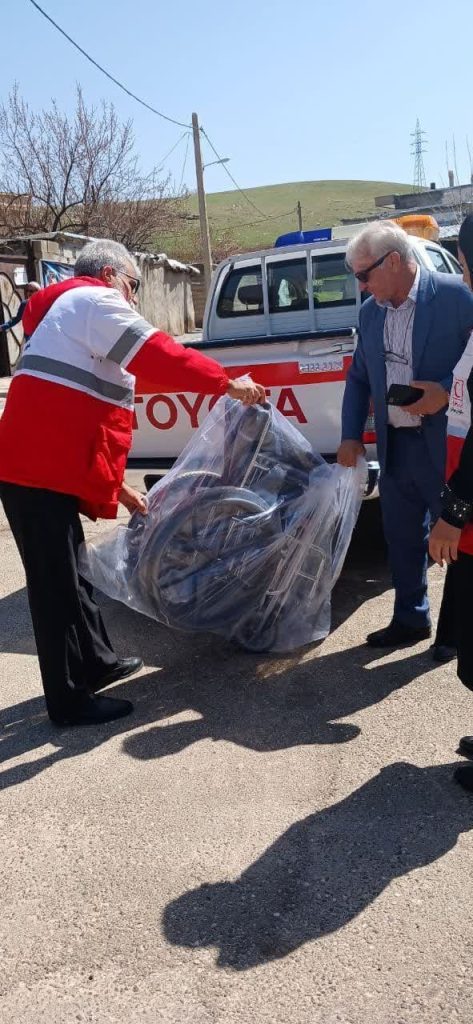 اهدای ۱ دستگاه ویلچر به افراد معلول در دالاهو