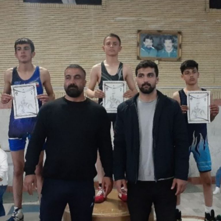 مدال طلا بر گردن کشتی گیر نو نهال دالاهو