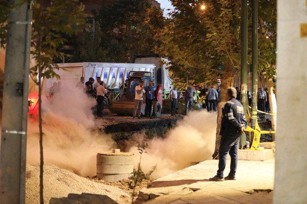 فرونشست زمین در میدان ونک به کجا رسید؟