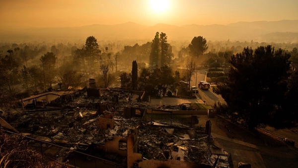 آتشسوزی لسآنجلس تاکنون ۱۰ کشته برجا گذاشته است