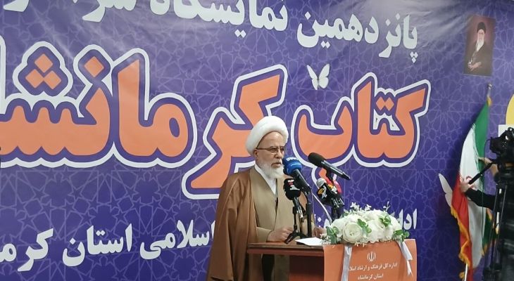 جامعه فرهنگی قدردان نویسندگان فرهیخته باشد