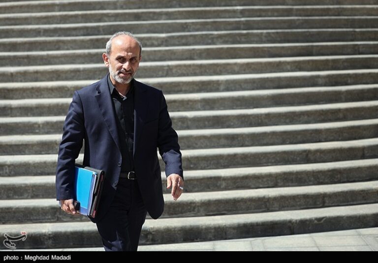 جبلی: نظارت بر فضای مجازی و نمایشخانگی بدون قانون کافی، غیرممکن است