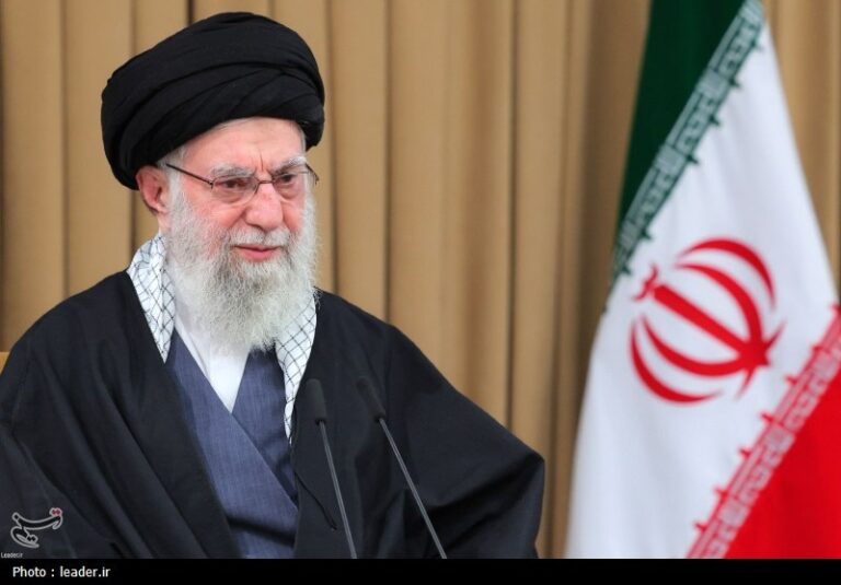 بیانیه بیش از ۱۰۰ نفر از علمای جهان اسلام در حمایت از رهبر انقلاب